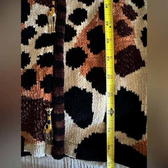 Sweater Sweater Multi Animal Print Giraffe Button Cardigan - Picture 10 of 10
